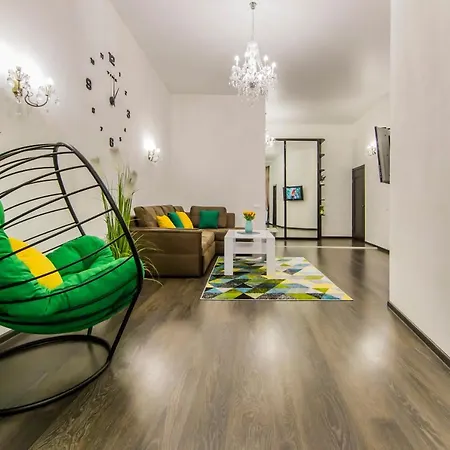 2к поруч із майданом незалежності Apartment *