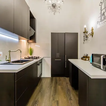 2к поруч із майданом незалежності Apartment *